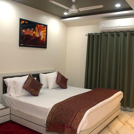 Hotel Tamilnadu Kashi Варанаси Екстериор снимка