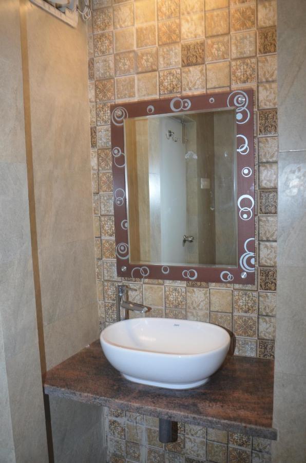 Hotel Tamilnadu Kashi Варанаси Екстериор снимка